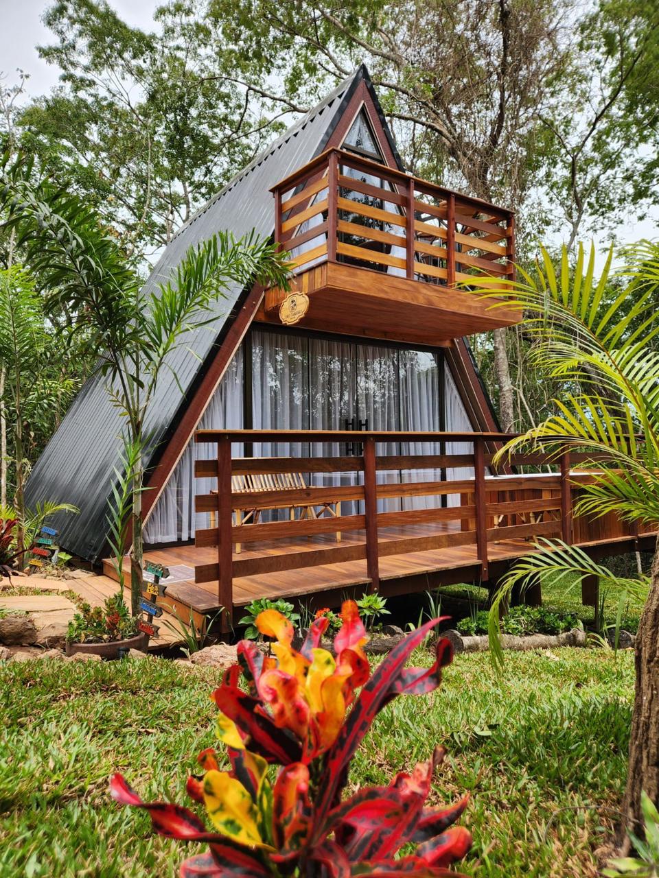Lobo Black — Fogueira privativa da cabana no cerrado goiano