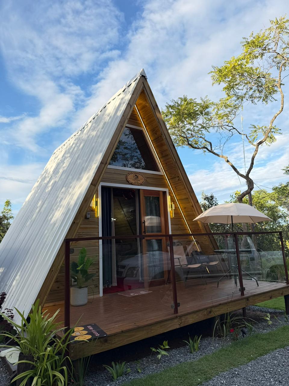 Lobo Prime — Banheira privativa, cabana A-frame Goiás