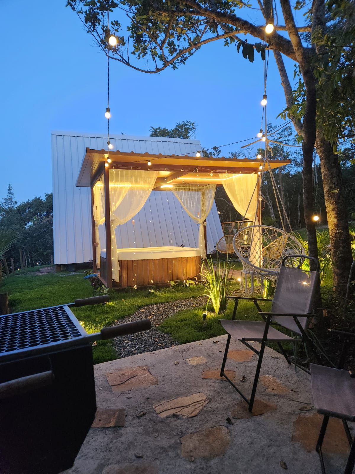 Lobo Prime — Interior da cabana A-frame em Leopoldo de Bulhões